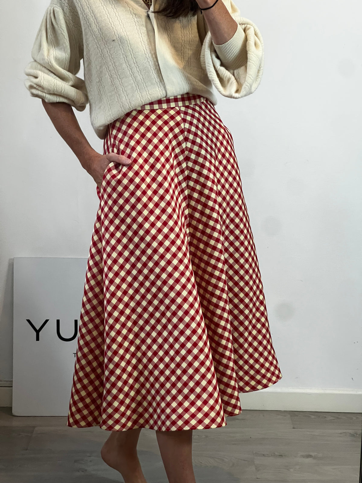 ZARA. Falda midi cuadros vuelo