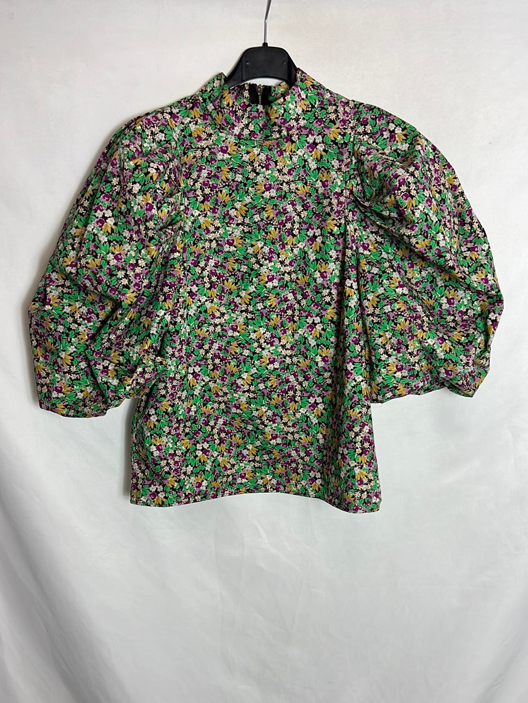 H&M. Blusa flores mangas abullonadas T.s