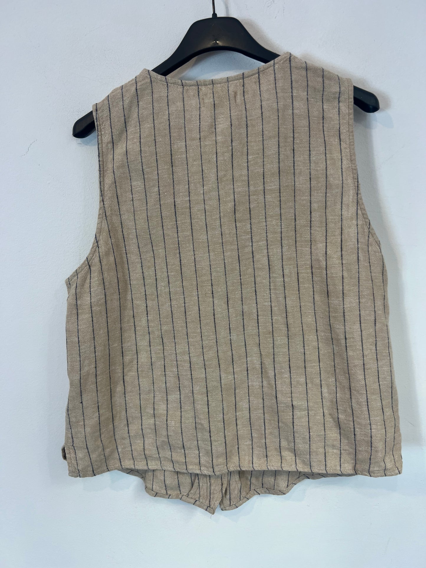 UNIT. Striped Bermuda shorts and vest set with linen. TM/L