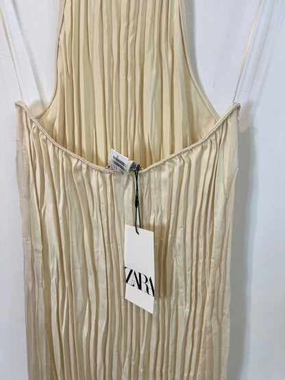 ZARA. Vestido plisado espalda T.xs/s