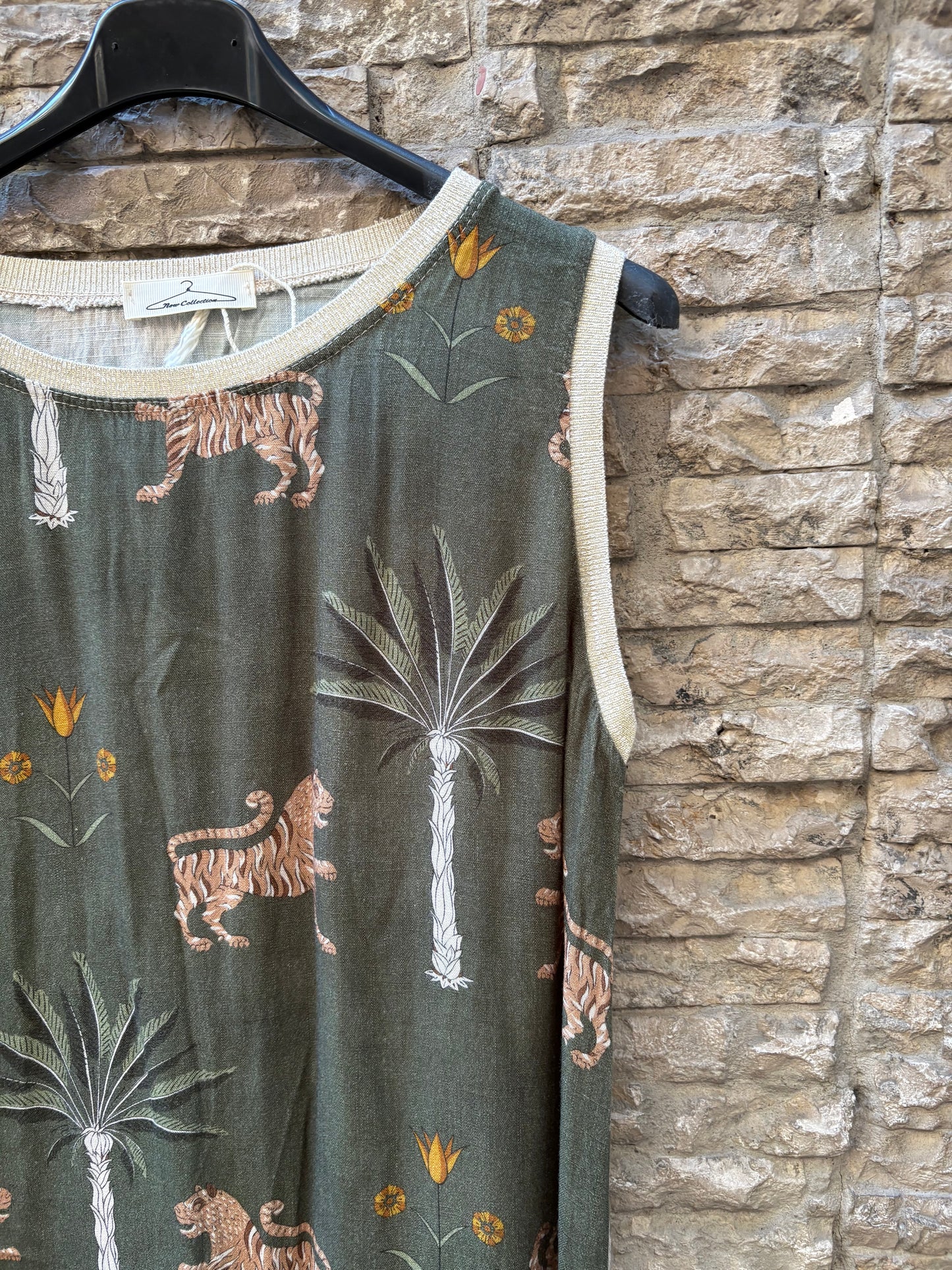 OTRAS. Vestido midi verde estampado. T M