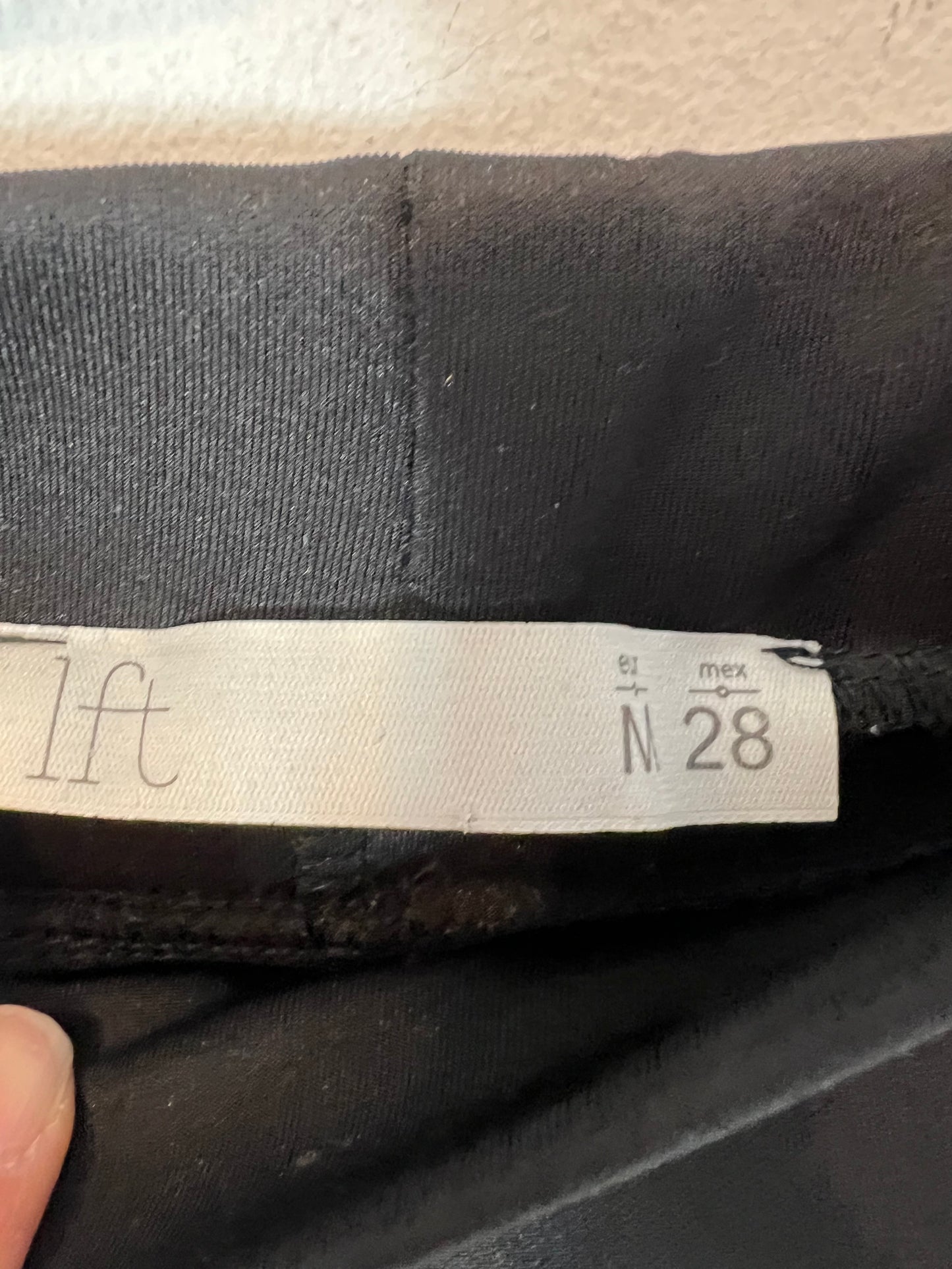 LEFTIES. Falda corta negra neopreno  T.m