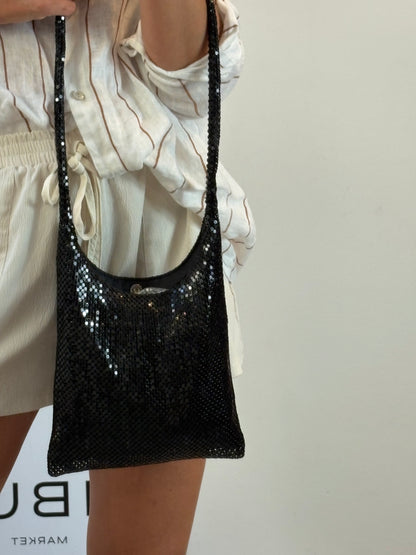 MANGO. Bolso negro lentejuelas