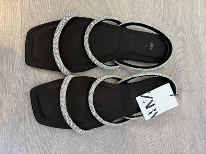 ZARA. Flat sandals with shiny straps. Size 40