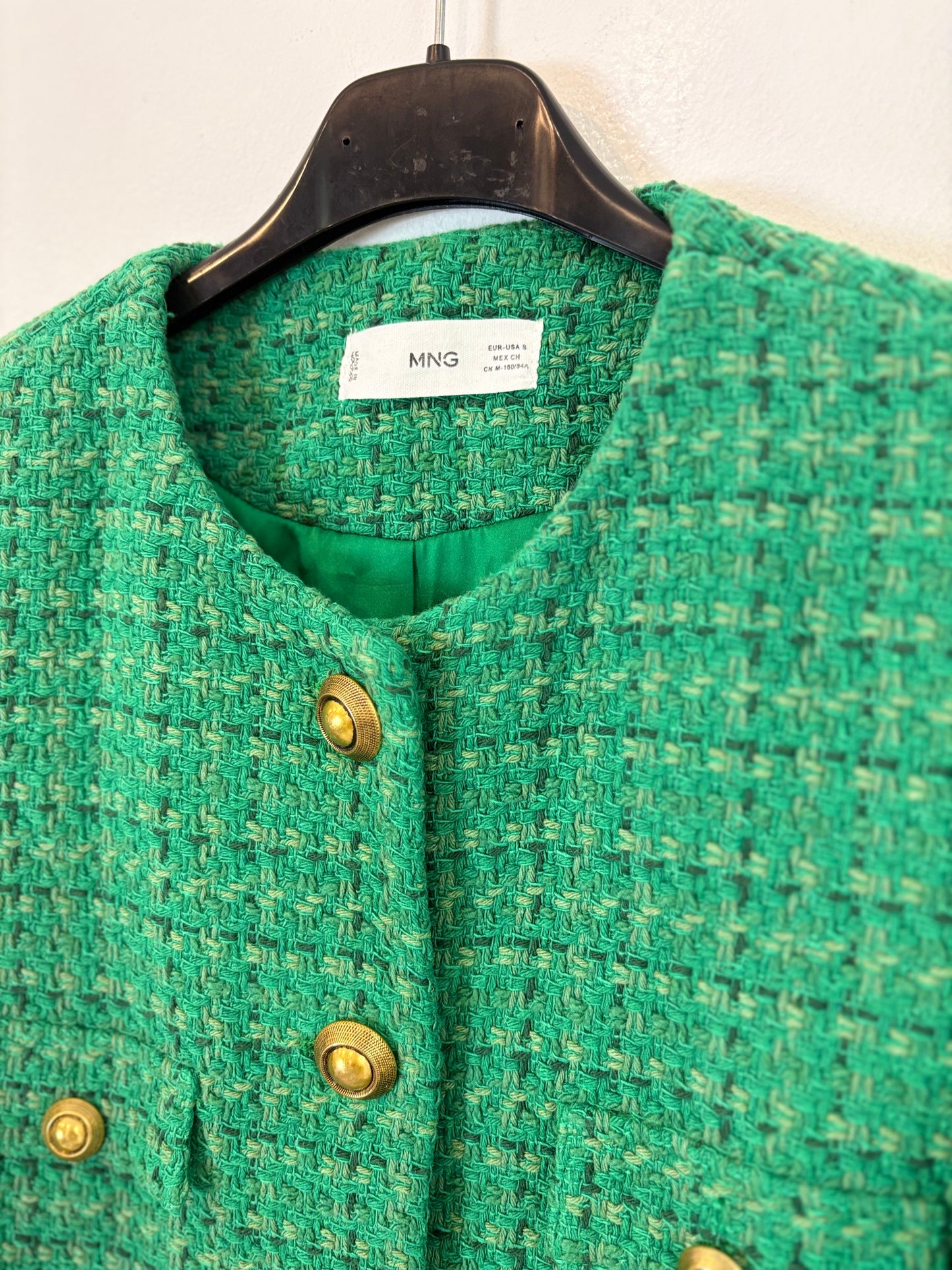 MANGO. Chaqueta tweed verde botones. T S
