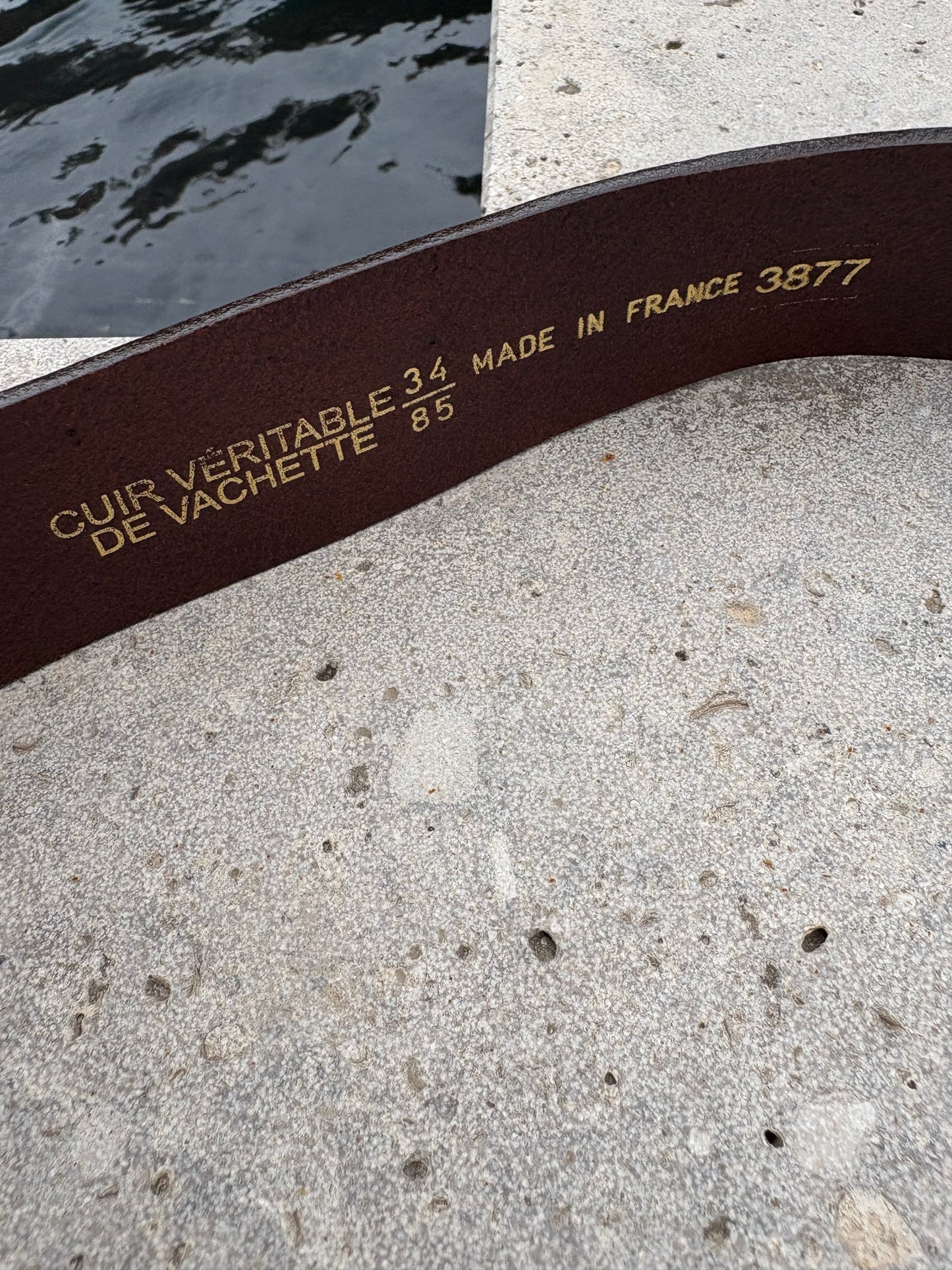 OTRAS. Cinturón piel hebilla piedras