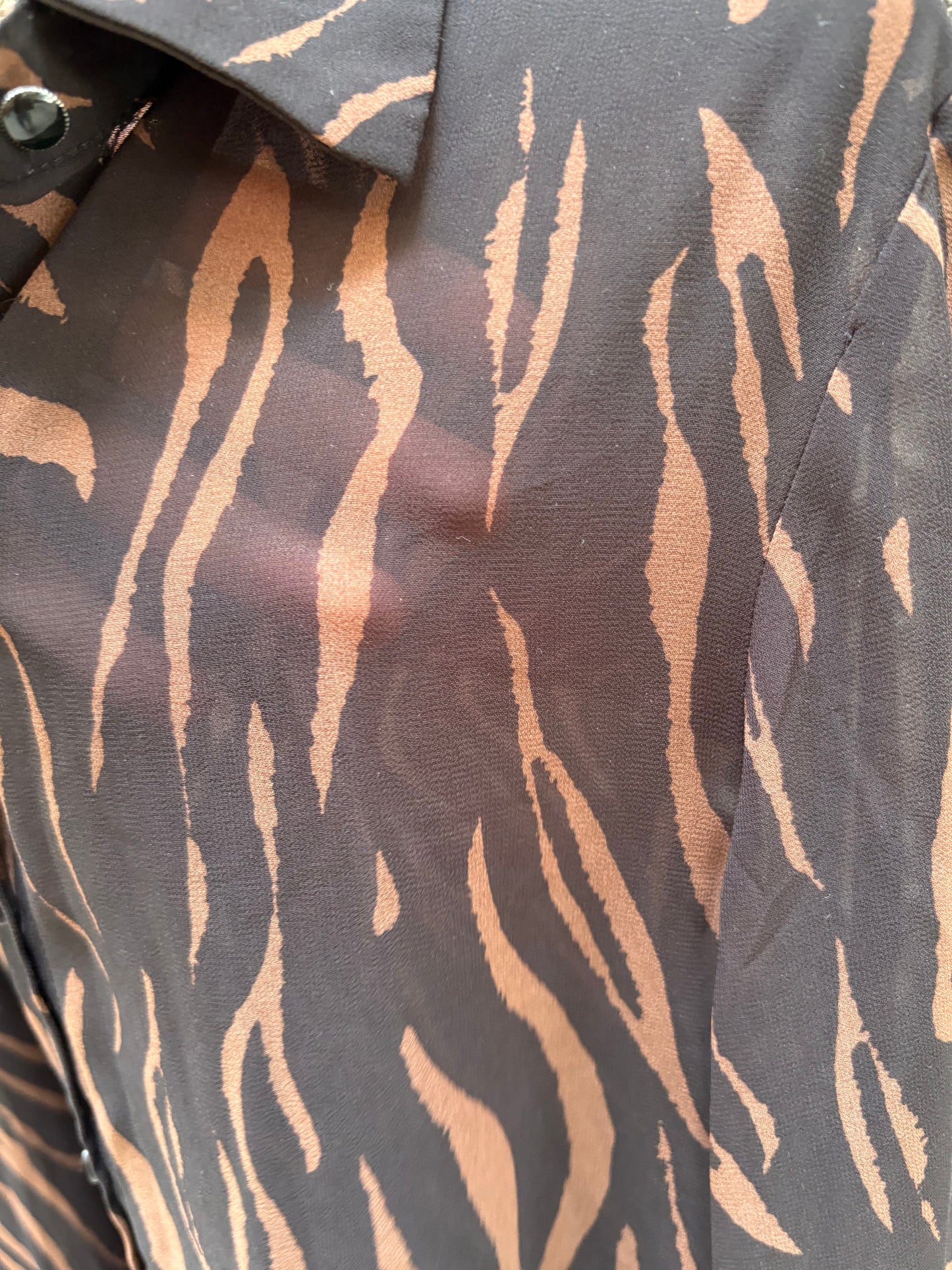 GRACE &amp; MILA. Flowy two-tone blouse. TS