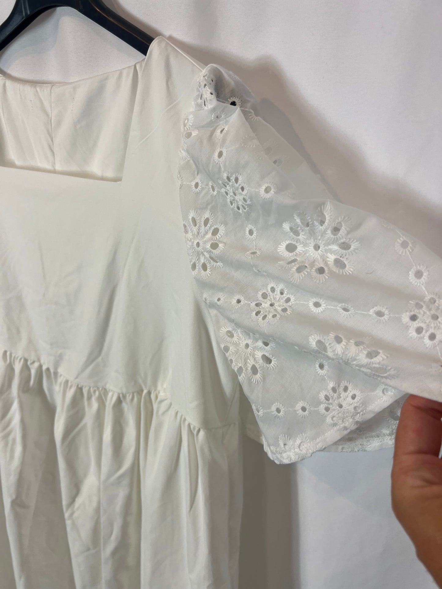 OTHERS. White embroidered dress. TS