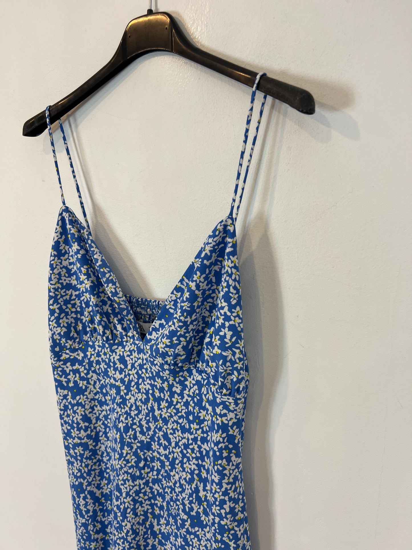 ZARA. Vestido corto flores fluido. T S