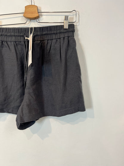ZARA. Pantalón corto gris lino