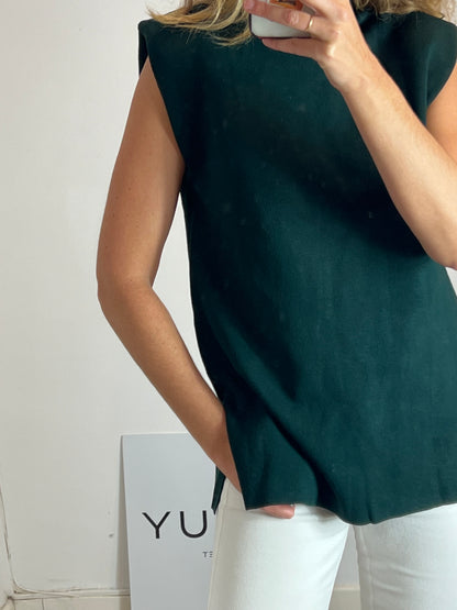 ZARA. Top verde hombreras T.m