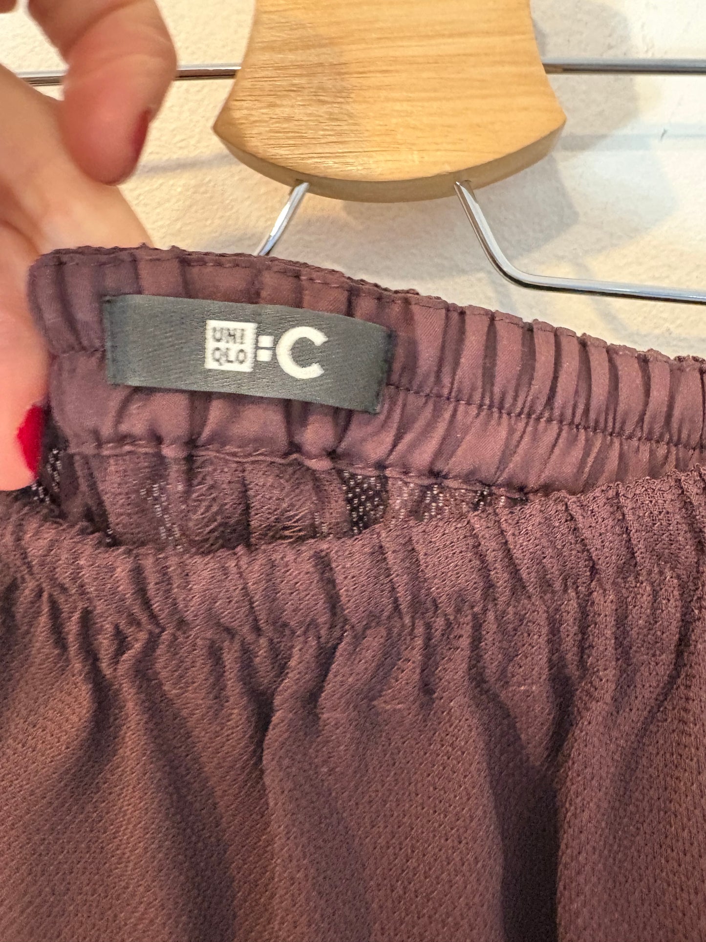 UNIQLO. Falda larga aberturas textura