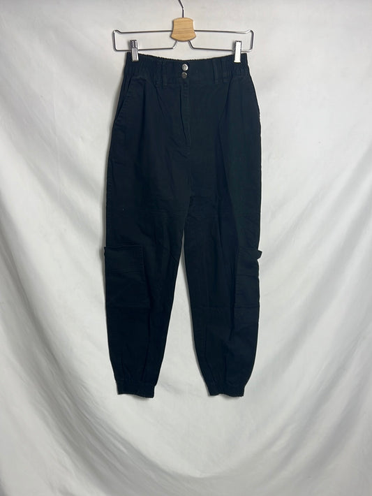 BERSHKA. Pantalón slouchy negro bolsillos. T 38