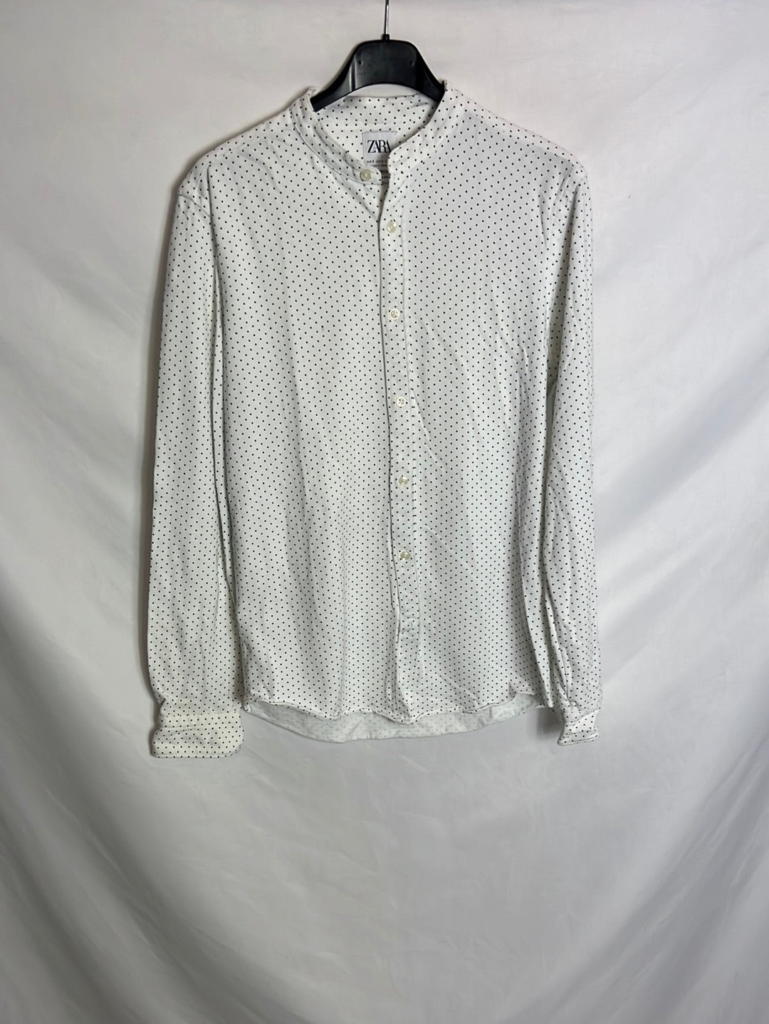 ZARA. Camisa blanca cuello mao mini lunares. T S