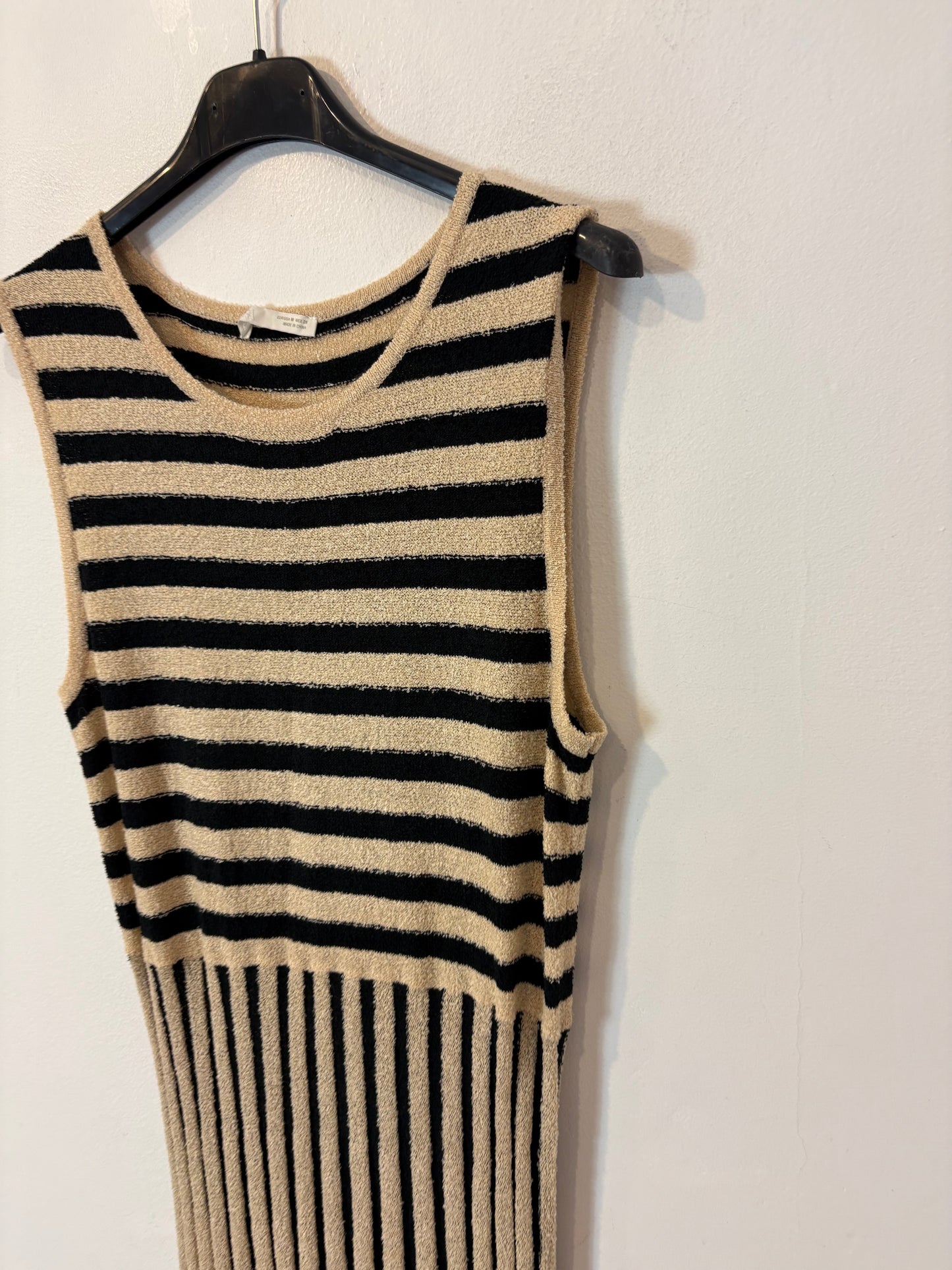 ZARA. Vestido largo textura rayas