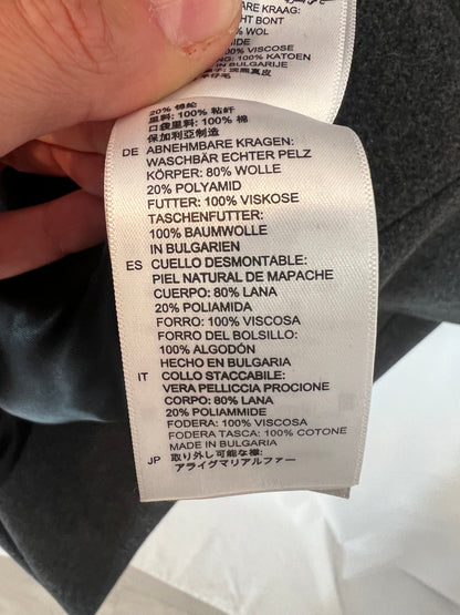 SANDRO. Trenca gris con pelo en capucha T.38