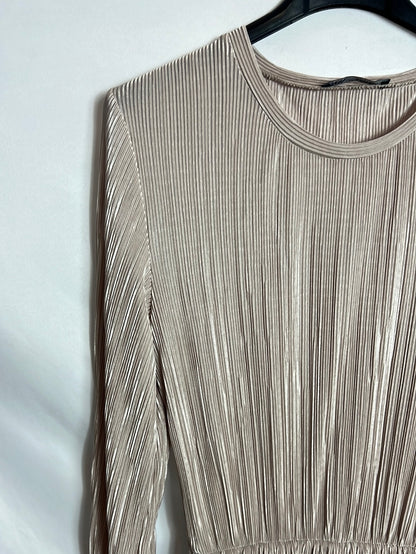 ZARA. Champagne-colored pleated midi dress. TM