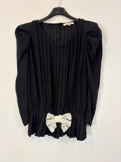 SANDRO. Blusa negra seda lazada
