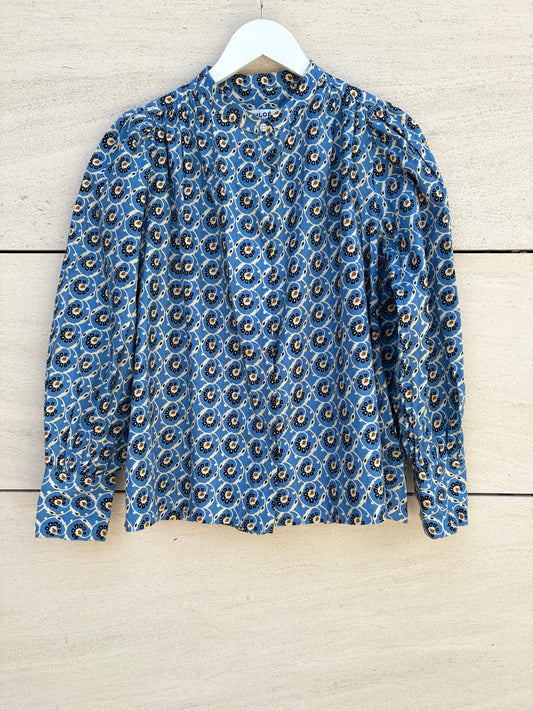 CHLOÉ STORA. Blusa azul estampada