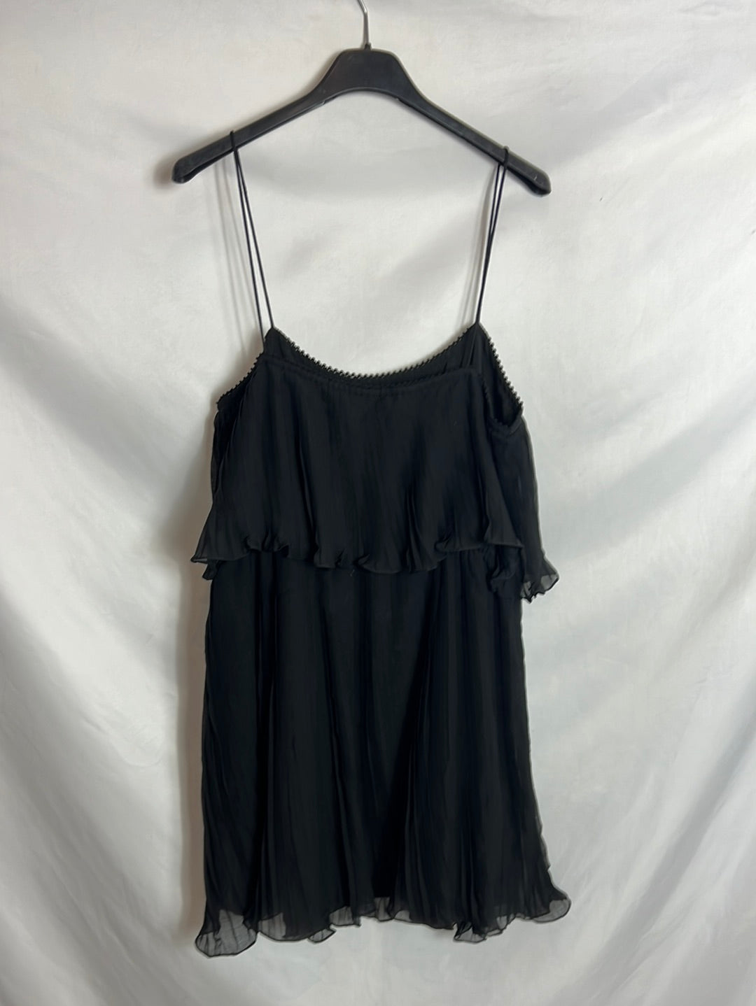ZARA. Short black dress with ruffles. TL