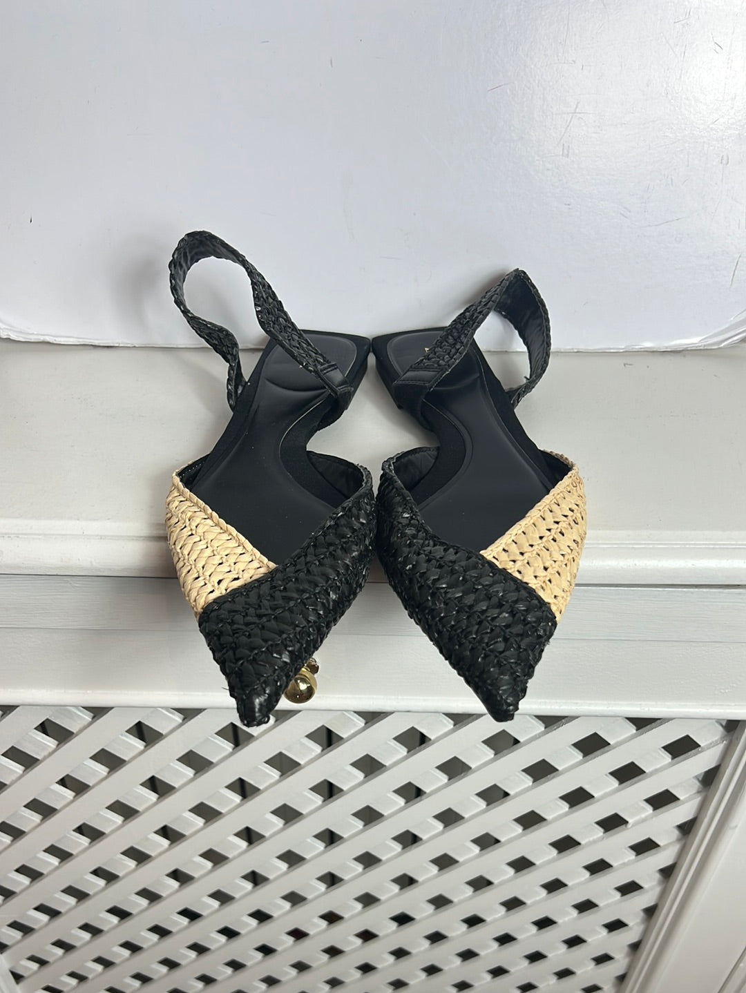 ZARA. Zapato plano bicolor. T 36