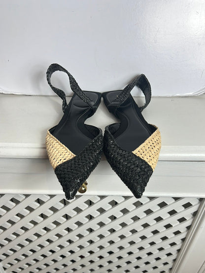 ZARA. Zapato plano bicolor. T 36