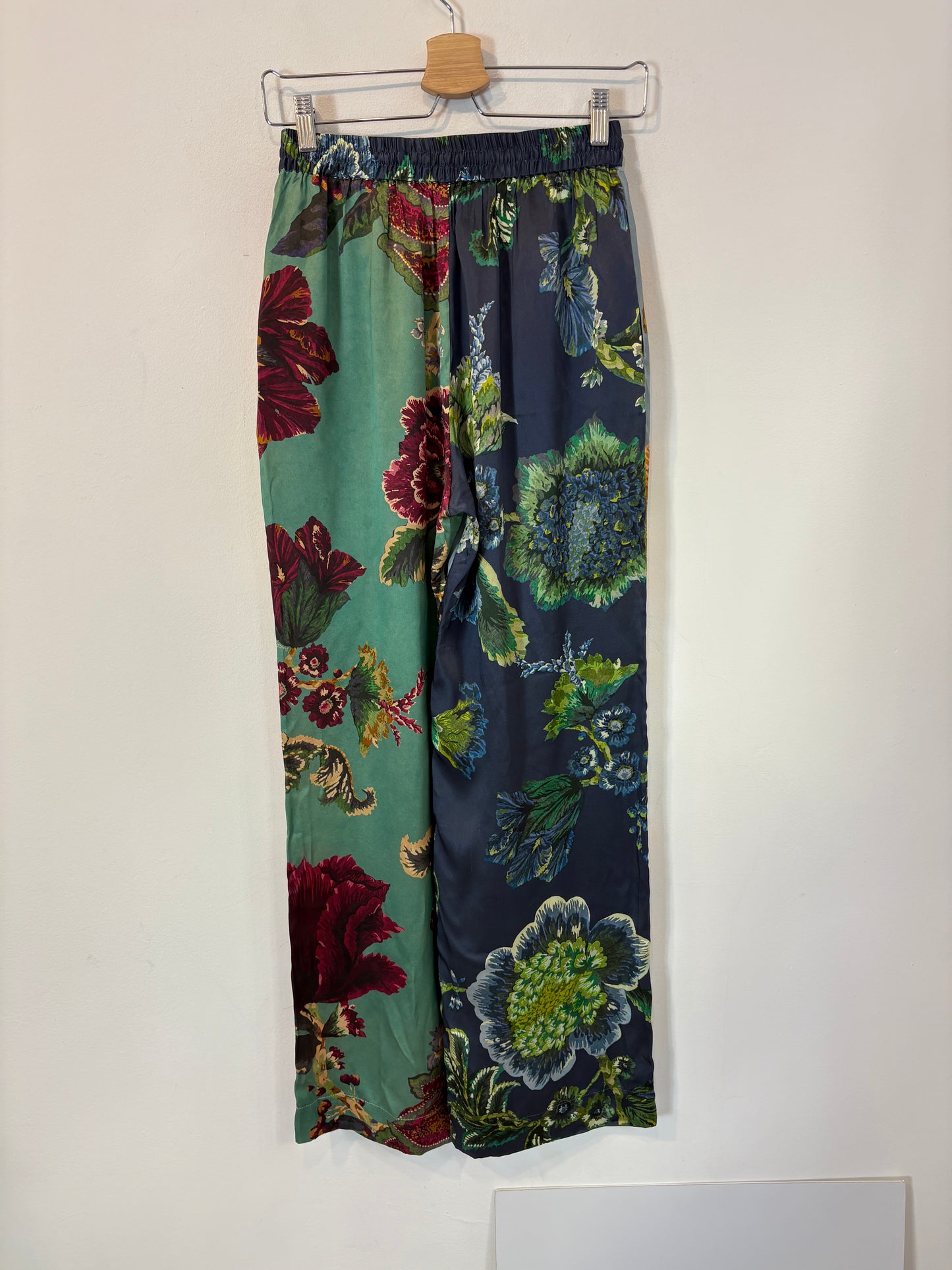 BARILOCHE. Houndstooth trousers size 36