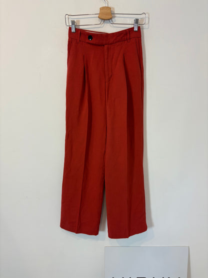 ZARA. Pantalón fluido pinzas. T XS