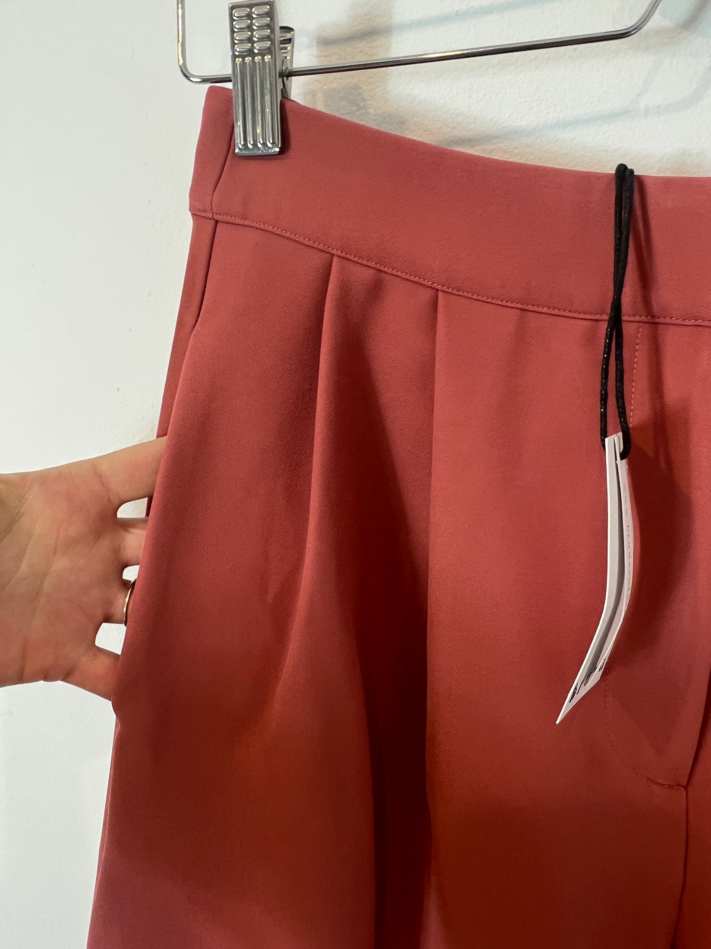 BRUNA. Total dark pink look with details. TS