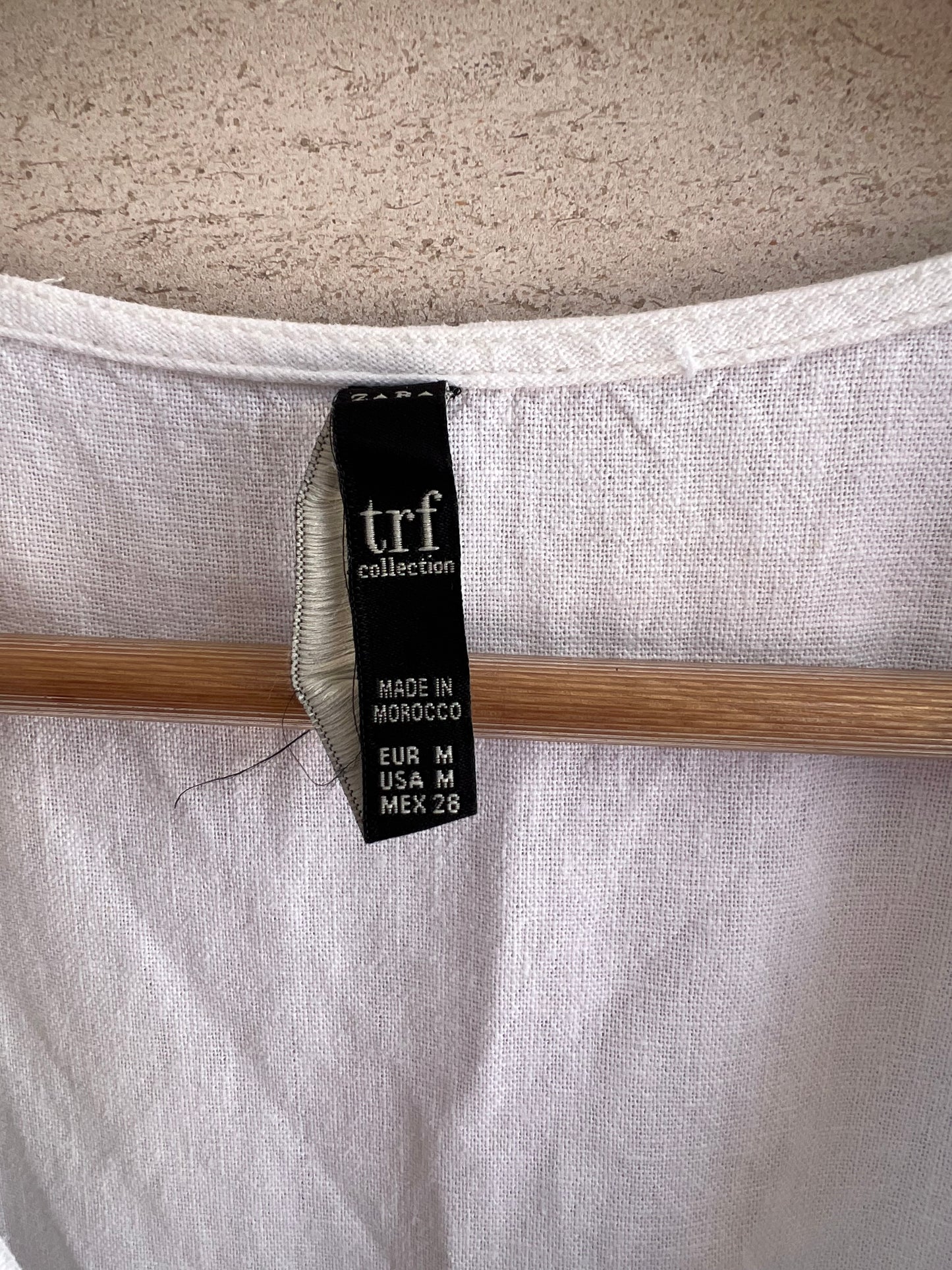 ZARA. Vestido midi blanco abotonado. T M