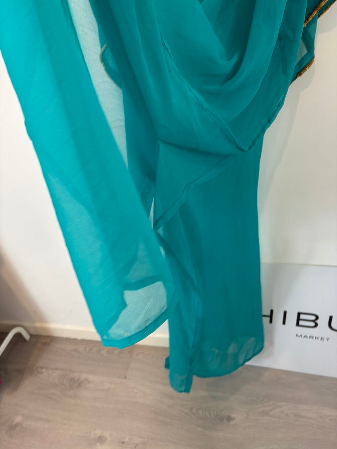 Kaftán azul turquesa escote pedreria
