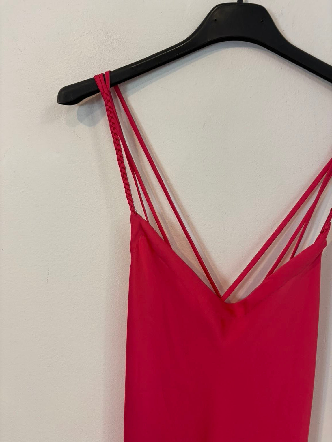 ENTRE HILO Y ALGODÓN. Vestido largo rosa satinado