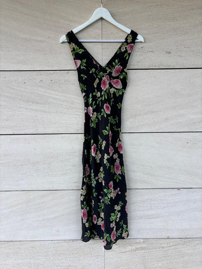 RÉALISATION. Vestido largo seda flores escote en pico