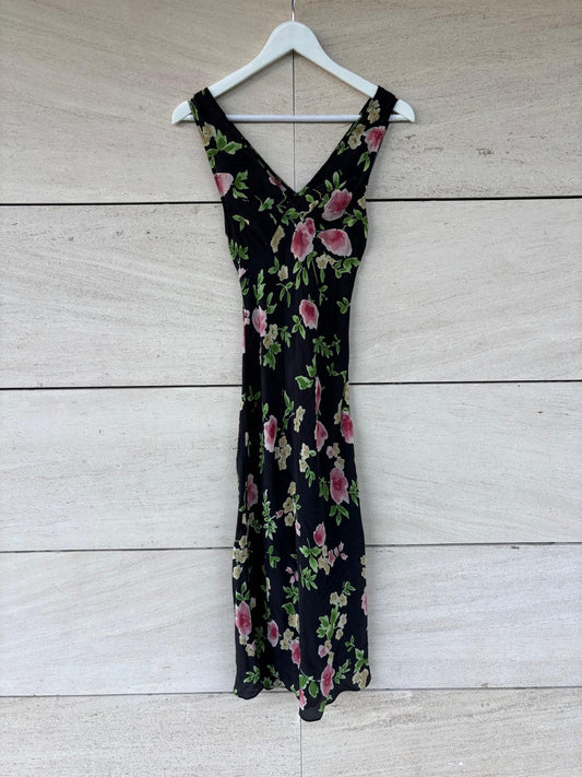 RÉALISATION. Vestido largo seda flores escote en pico