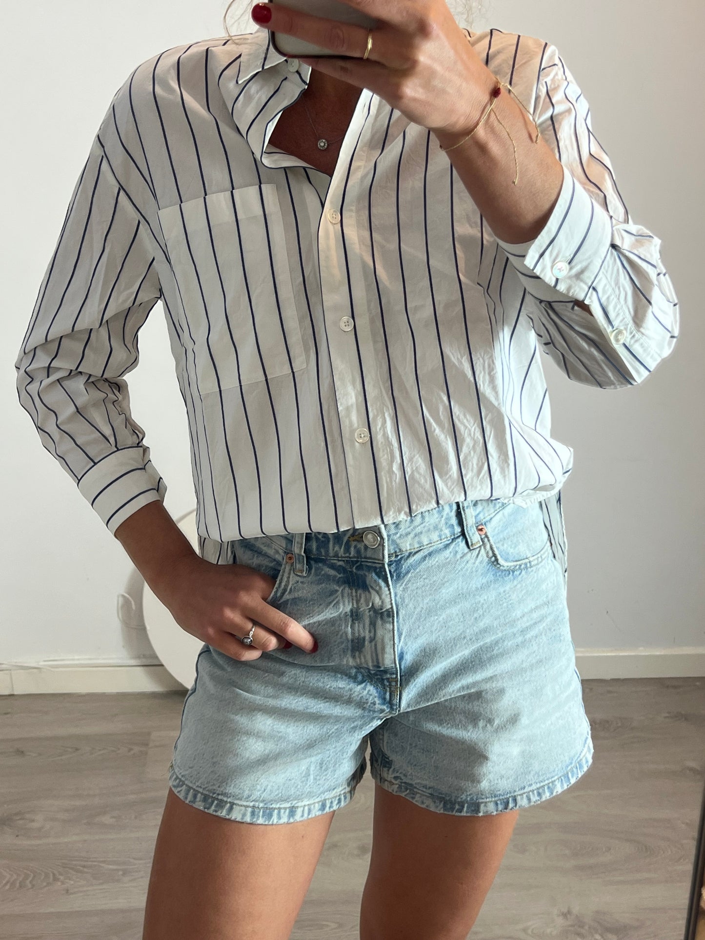 MASSIMO DUTTI. Camisa blanca rayas azules. T S