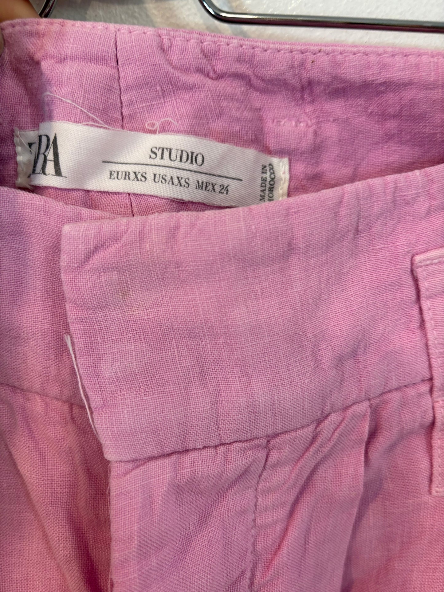 ZARA STUDIO. Bermuda lino rosa