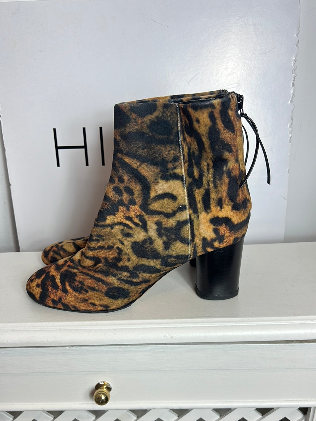 ISABEL MARANT. Botines textura animal print. T 39
