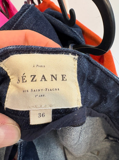 SÉZANE. Pantalón ancho tiro alto detalle botones