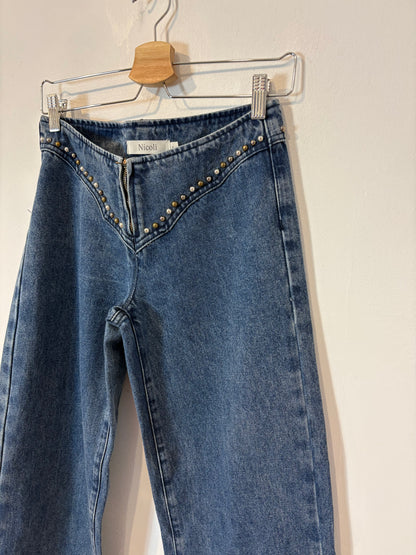 NÍCOLI. Denim azul tachuelas