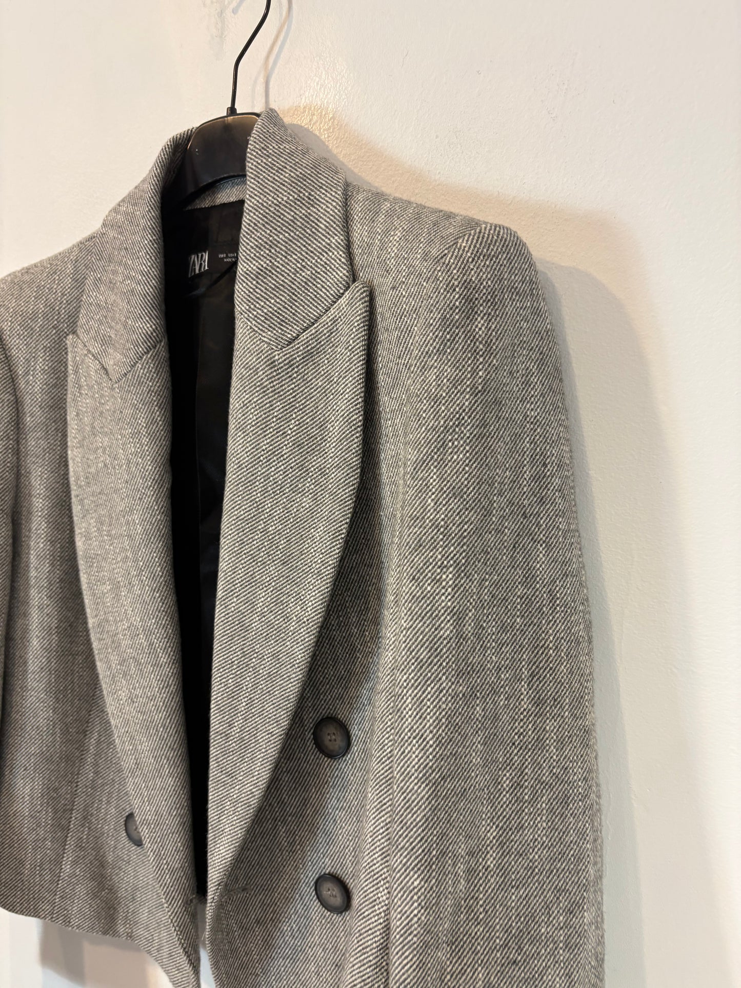 ZARA. Chaqueta con lana gris jaspeada. T S