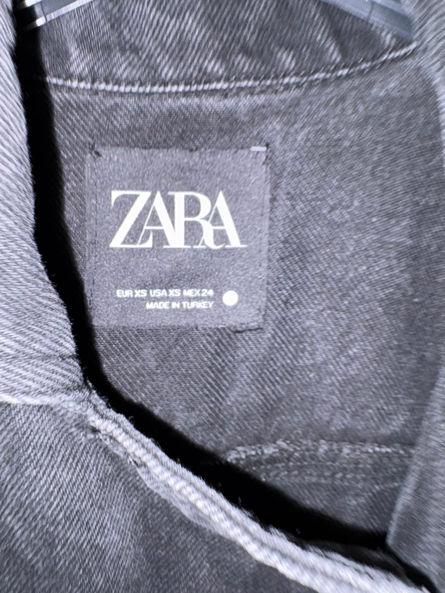 ZARA. Mono largo denim solapa