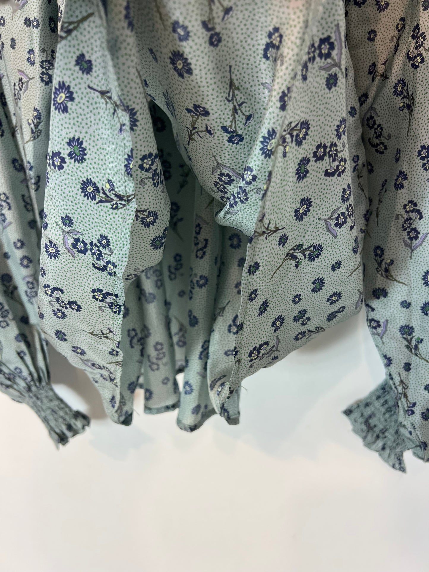 OTRAS. Blusa fluida estampada cuello nido de abeja T XS/S