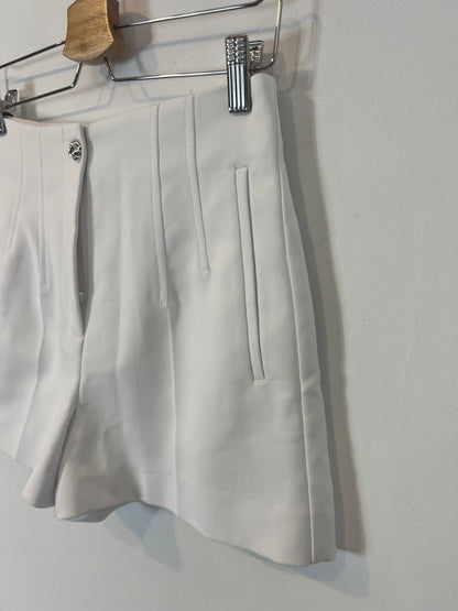ZARA. Pantalón corto blanco costuras. T M