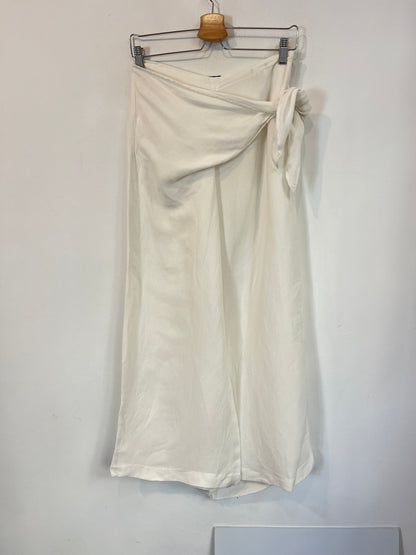 MASSIMO DUTTI. Pantalón blanco lazada mezcla