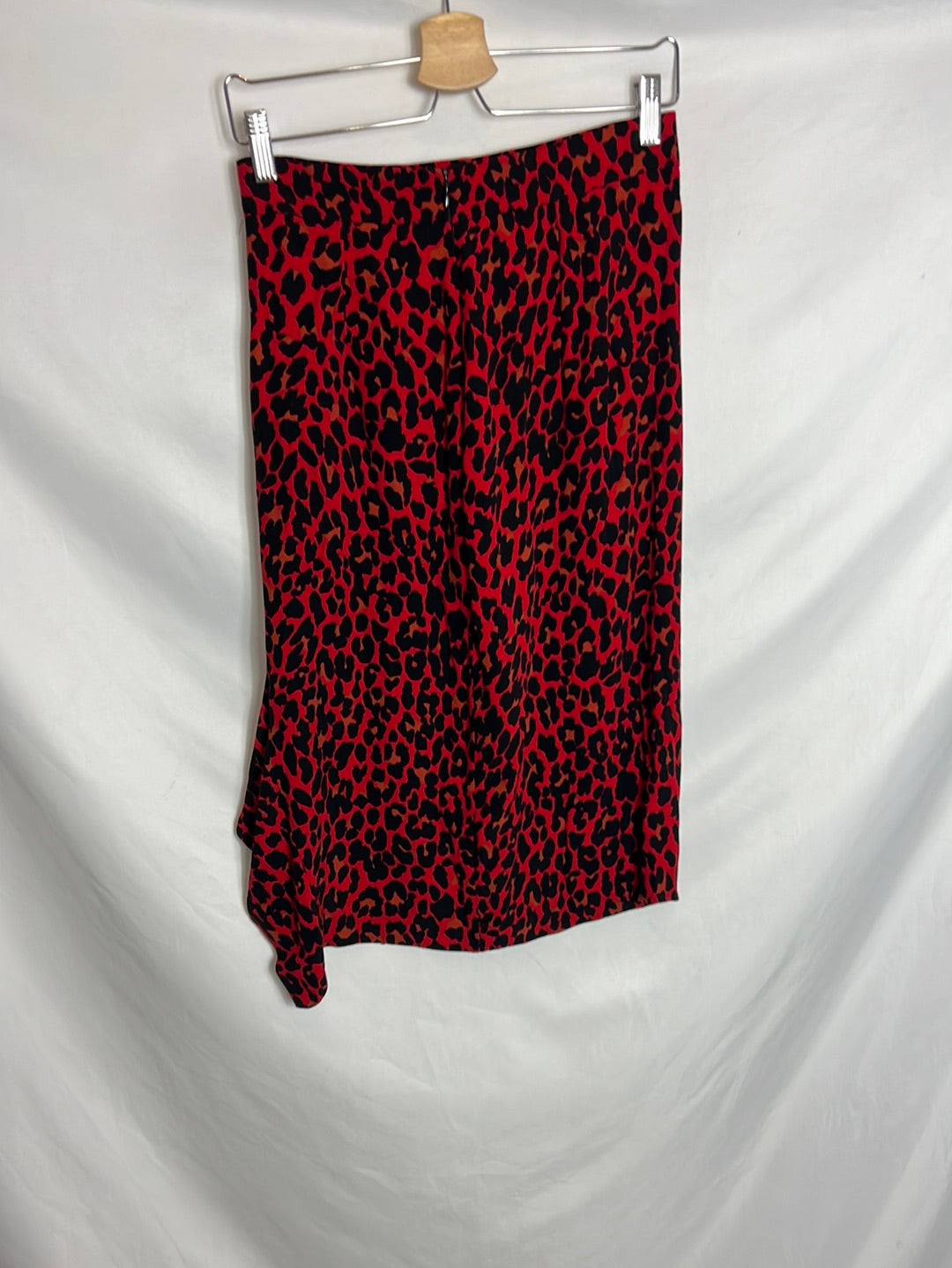 ZARA. Falda roja midi animal print . T S