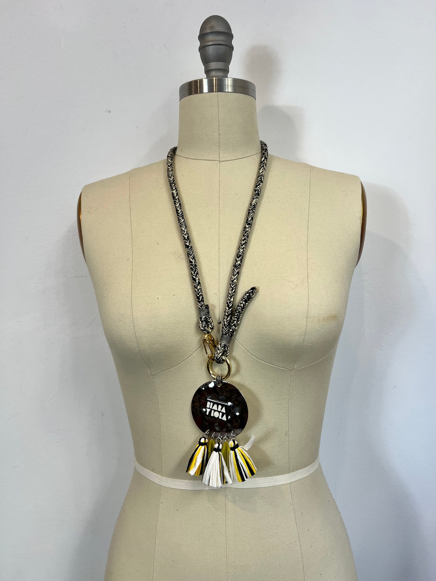 BIMBA Y LOLA. Colgante cuerda