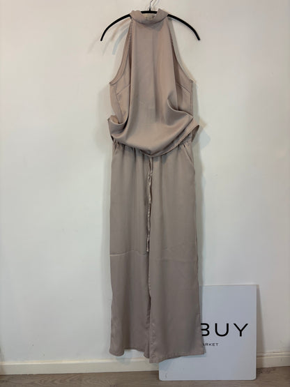 Conjunto beige fluido