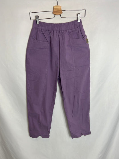 PREEYA CLOSET. Pantalón morado cropped. T S