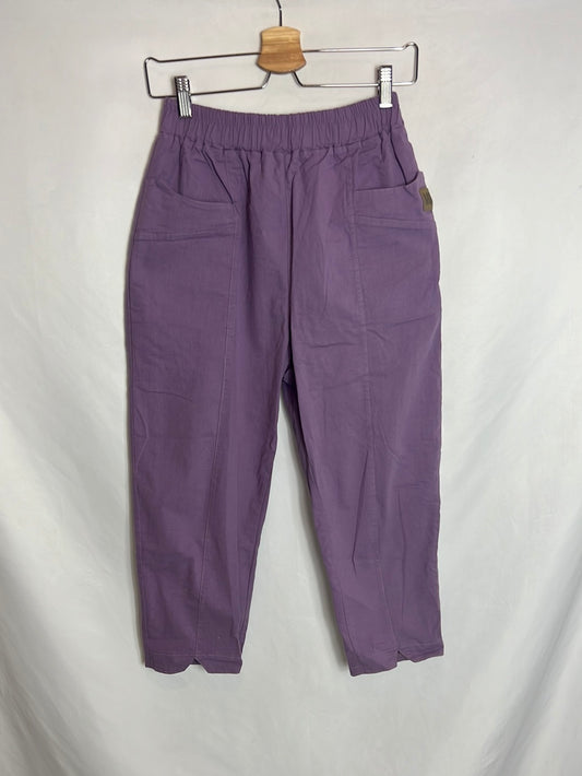 PREEYA CLOSET. Pantalón morado cropped. T S