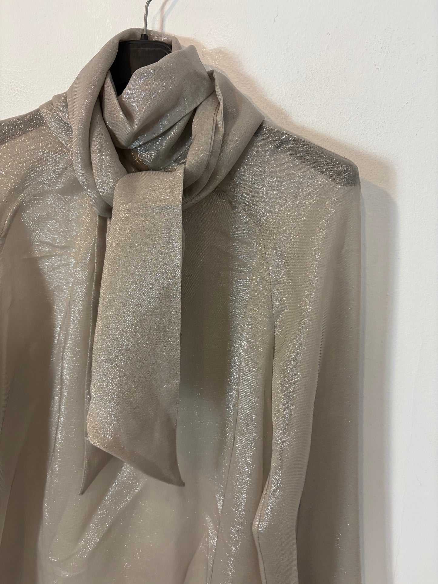 MALO Italia . Blusa semitransparente seda